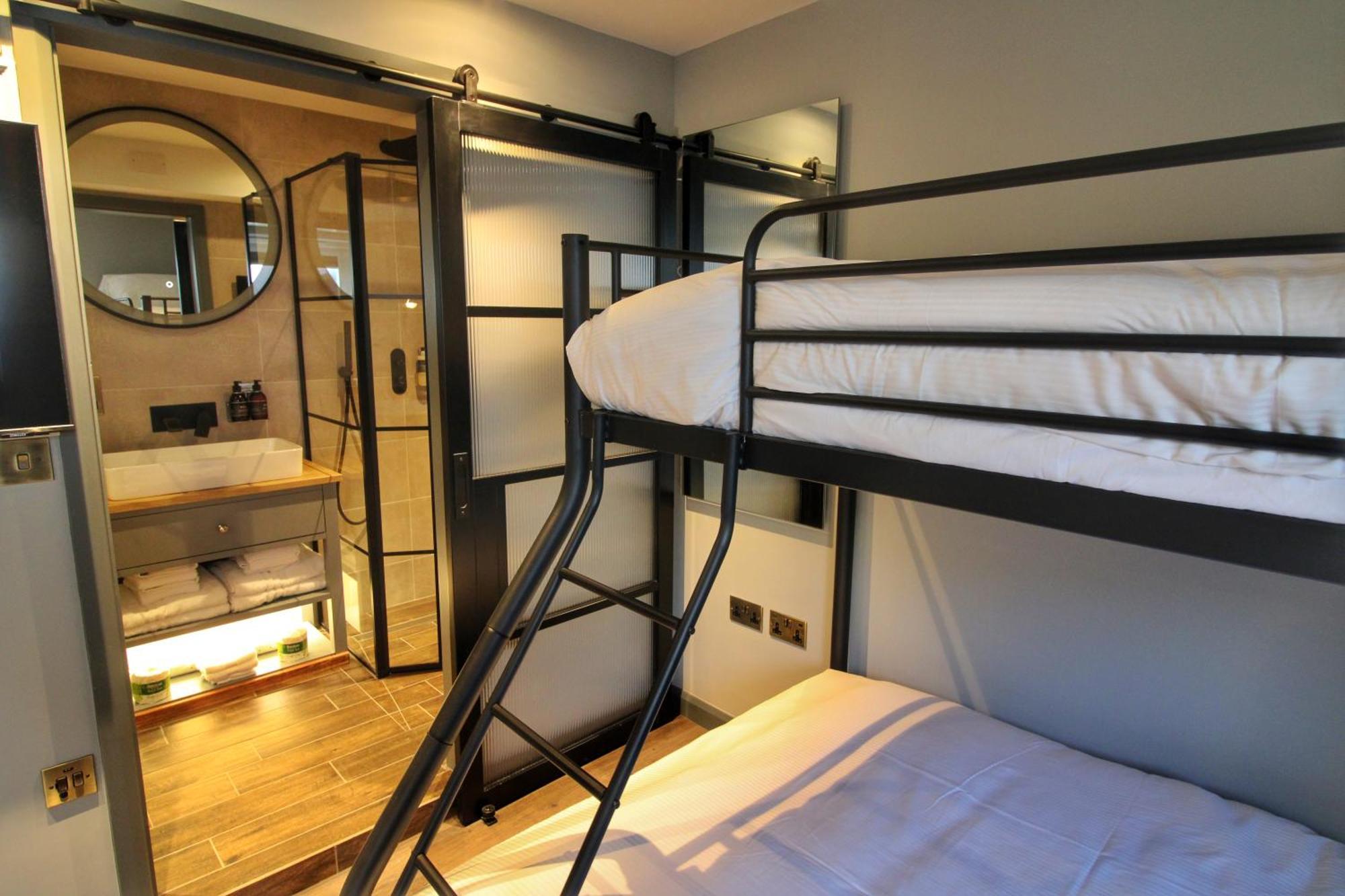 Pinnacle Suites Hotel Cowes  Εξωτερικό φωτογραφία