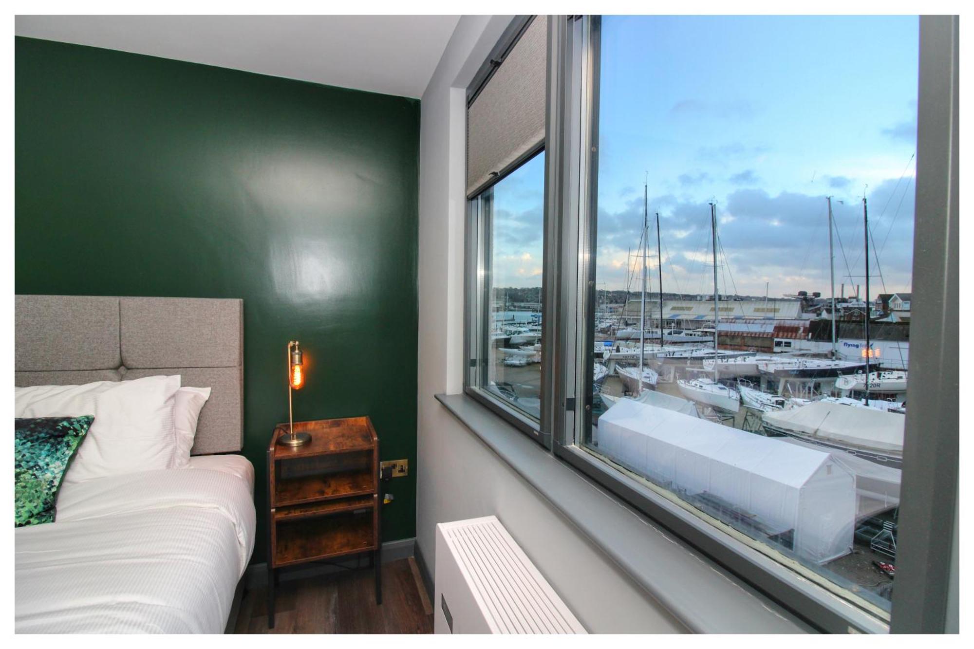 Pinnacle Suites Hotel Cowes  Εξωτερικό φωτογραφία